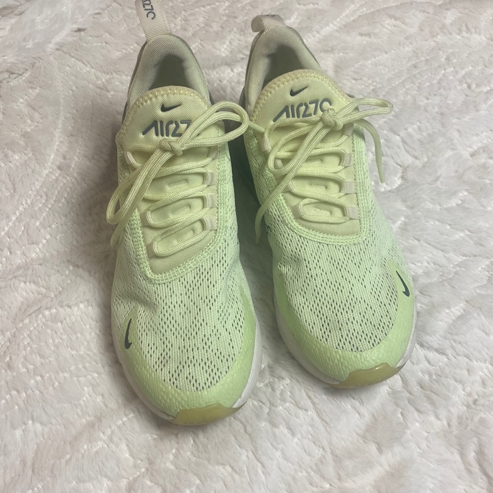 Size 8 Nike air 270 wore them twice. These run half size small